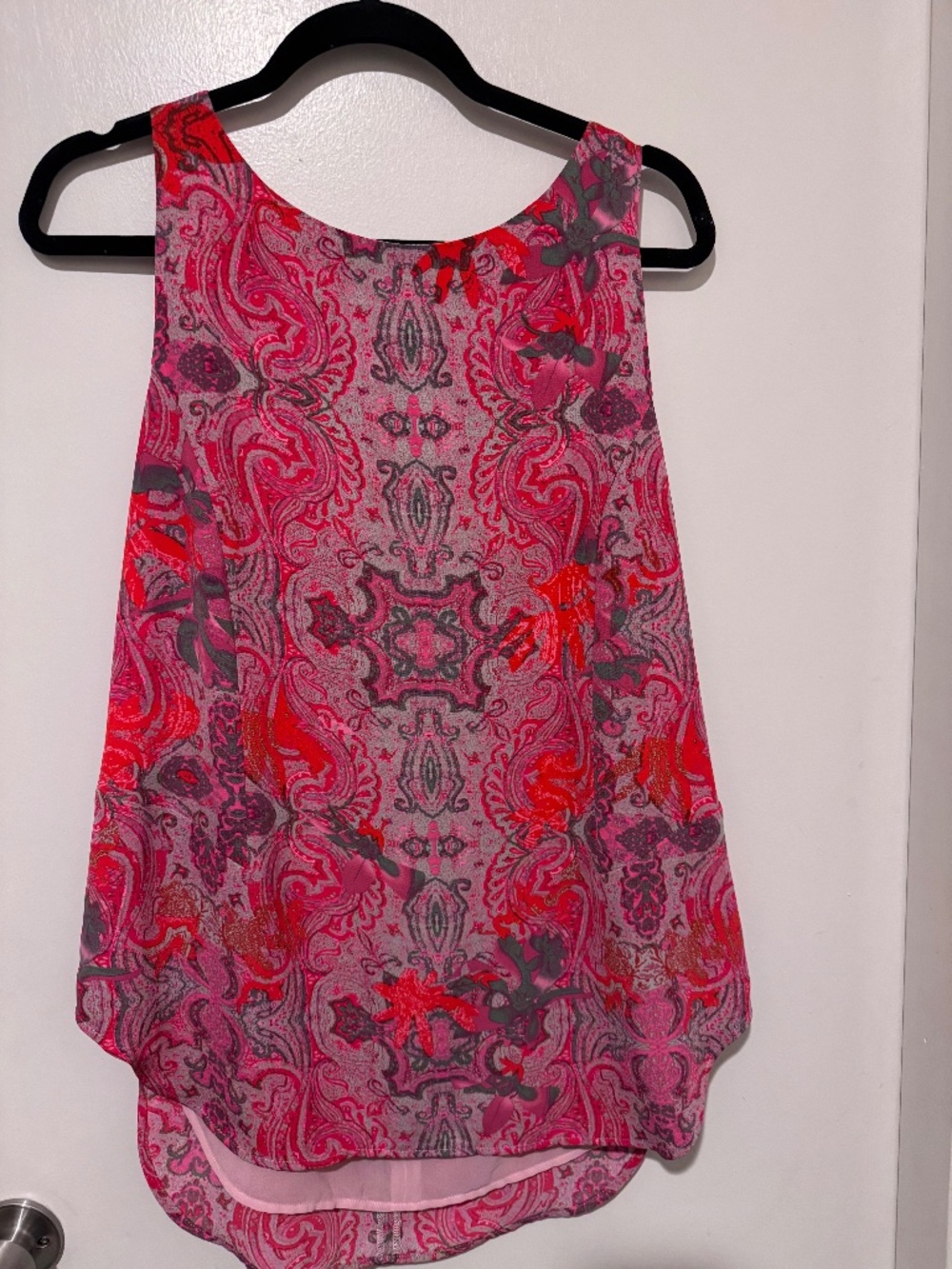 CAbi Jubilee Pink Paisley Top Sleeveless Size L EUC
